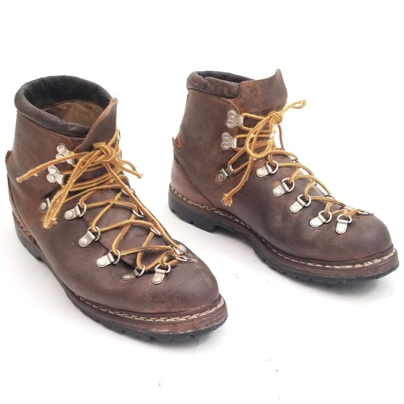 classic leather hiking boots